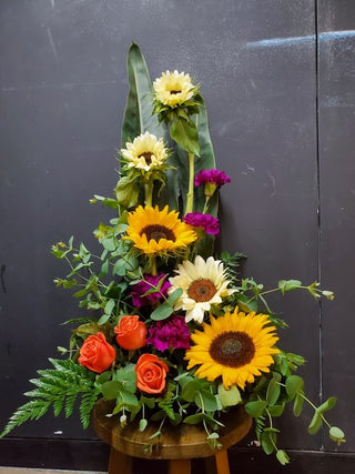 Everyday floral arrangement using locally grown cut flower from Maple Park Farm.  